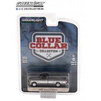 Greenlight 1:64 Blue Collar - 1992 Ford F-250 Pick-Up